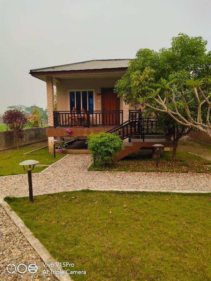 Hotel Hornbill Sauraha Esterno foto